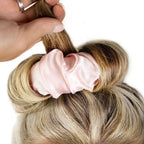 Värmefri lock-scrunchie i rosa och nude