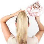 Värmefri lock-scrunchie i rosa och nude